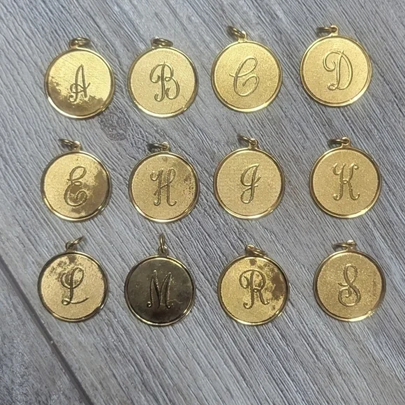 Moon & Lola Medium Dalton Gold Toned Initial Pendant B C D E H J K L R - Picture 4 of 9